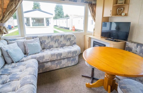 Walton on the Naze House | Superb 6 berth caravan at Naze Marine Holiday Park in Essex ref 17104P