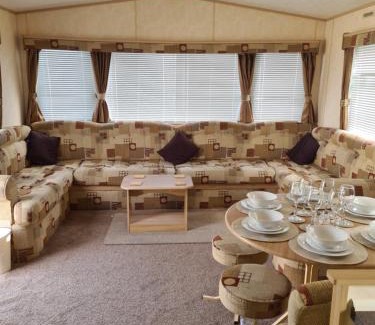 Chapel Saint Leonards Ski Chalet | Superb 8 Berth Caravan, Golden Anchor Park