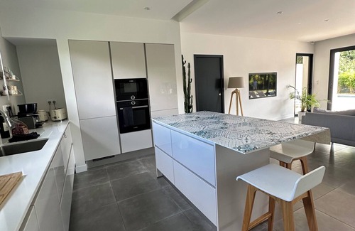 Saint-Aubin-de-Medoc Villa | Superb air-conditioned villa with heated pool between land and sea.
