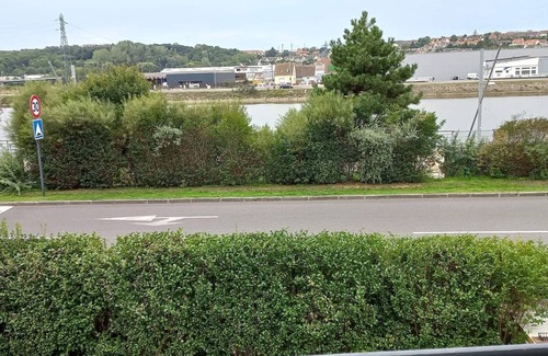 Outreau Apartment | Superb apartment on the banks of the liane (6 people)