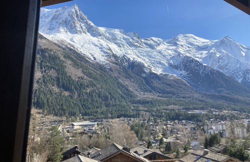 Chamonix City Centre Ski Chalet | SUPERB APARTMENT (90 m2) WITH PANORAMIC VIEW ON THE CHAIN OF THE MONT BLANC.