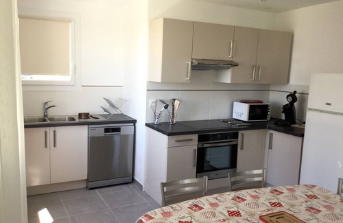Portiragnes-Plage Apartment | Superb apartment in villa open view south 200 meters from the beach!