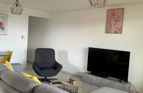 Mamoudzou House | Superb apartment in high valley, parking, sea view -ba
