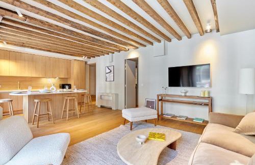 Sorbonne Apartment | Superb apartment Notre Dame De Paris by Studioprestige