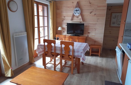 Cauterets Apartment | Superb apartment with heated outdoor pool in summer (July and August).