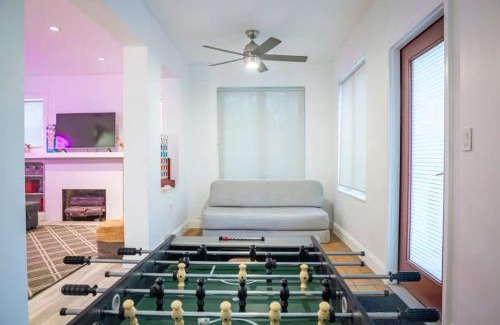 The Roads House | Superb Brickell House Sleep 8 Private Pool & Free Parking