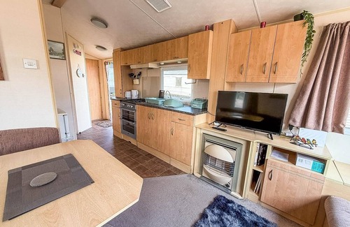 Winestead House | Superb caravan with free WiFi at Sand le Mere Park, Yorkshire ref 71020S