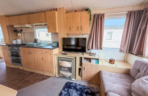 Winestead House | Superb caravan with free WiFi at Sand le Mere Park, Yorkshire ref 71020S