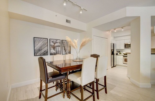 Lantana Condo | Superb condo located in a resort style complex