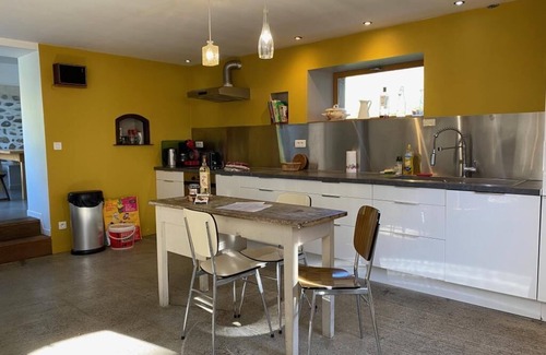 Issor Bed & Breakfast | Superb contemporary gîte at the foot of the mountains, fireplace, wifi, barbecue