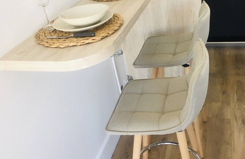 Athis-Mons Apartment | Superb cosy Suite near Orly-Tramway & Paris with terrace