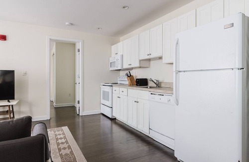 Theatre District Apartment | Superb Downtown 2BR, Elevator & A/C, by Blueground