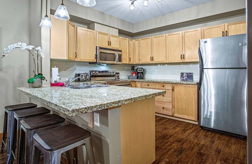 Canmore Apartment | Superb Family Friendly 3 Bedroom - Pool & Hot Tub | Pets OK