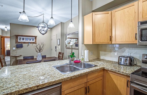Canmore Apartment | Superb Family Friendly 3 Bedroom - Pool & Hot Tub | Pets OK