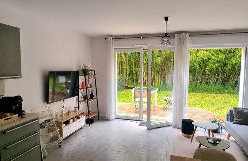 Villenave-d'Ornon Apartment | Superb ground floor apartment with garden in quiet residence