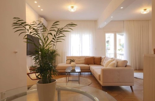 Neapoli Apartment | Superb Home @ Athens Centre