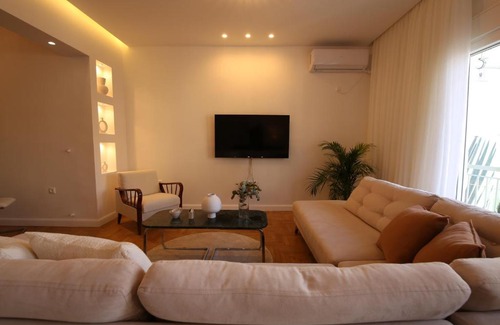 Neapoli Apartment | Superb Home @ Athens Centre