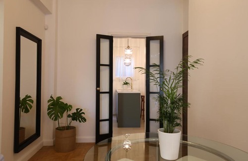Neapoli Apartment | Superb Home @ Athens Centre
