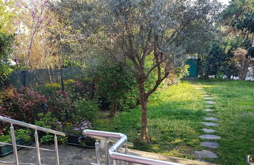 Bakırkoy House | Superb House with Marvelous Garden