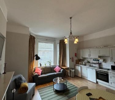 Ballsbridge Apartment | Superb Location 3 MIN TO RDS, AVIVA, D4 2 BED APARTMENT