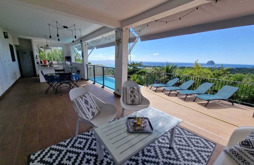 Le Diamant Villa | SUPERB LUXURY 2-BEDROOM 2-BATHROOM APARTMENT WITH SEA VIEW INFINITY POOL
