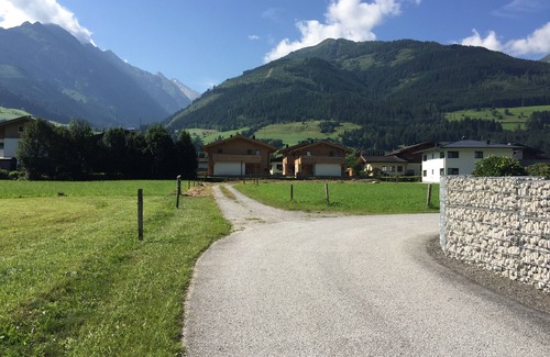 Niedernsill Ski Chalet | Superb modern chalet in delightful village location