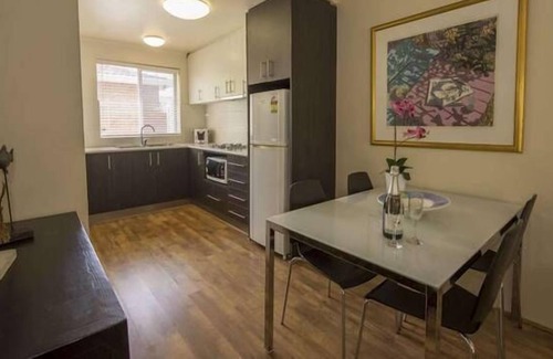 Inglewood Apartment | Superb Mt Lawley 2 BR Minutes to CBD 2, parks restaurants and the Swan River