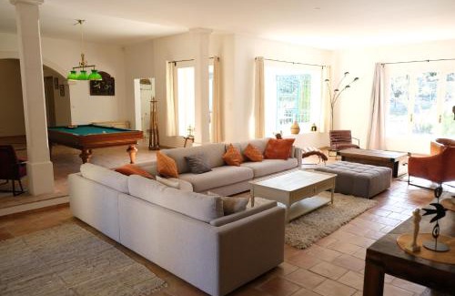 Mouries House | superb prestige property with indoor heated swimming pool, seminar room and tennis court in mouries, in the alpilles in provence – 16 people