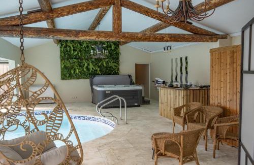 Mouries House | superb prestige property with indoor heated swimming pool, seminar room and tennis court in mouries, in the alpilles in provence – 16 people
