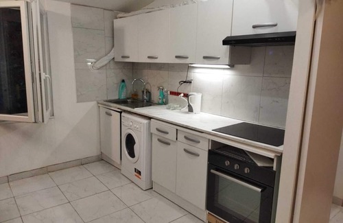 Carnot Apartment | Superb, quiet, comfortable studio 15 minutes' walk from Croisette