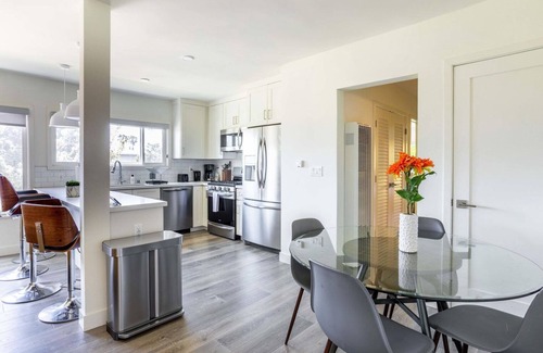 Redondo Beach Apartment | Superb Redondo Beach 2BR, nr Dining & 1 Block to Beach, by Blueground