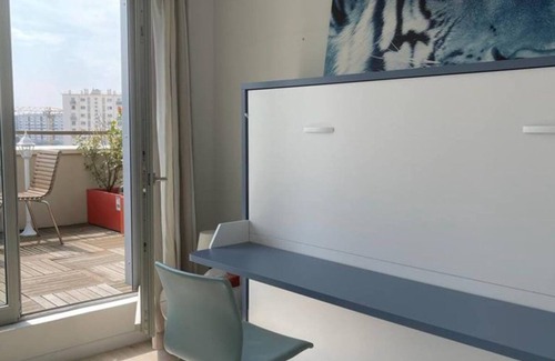Arcueil Bed & Breakfast | Superb room with terrace, close to metro and RER