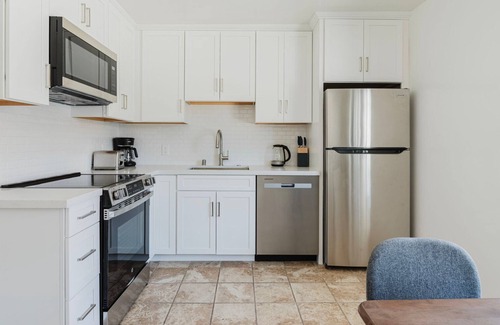 San Jose Apartment | Superb San Jose 1BR w/Parking & W/D, nr Parks & Dining, by Blueground