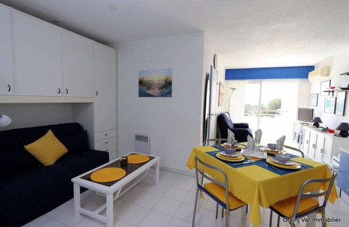 Saint-Raphael Apartment | Superb sea view, air conditioning, swimming pool and private garage