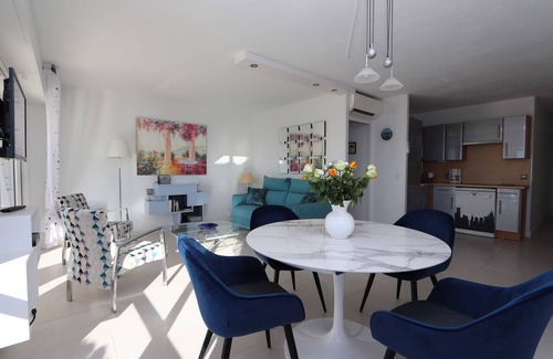 Saint-Raphael Apartment | Superb sea view for this 4* accommodation in Residence with swimming pool, lift