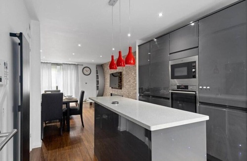 Charlton House | Superb Stonewall Terrace