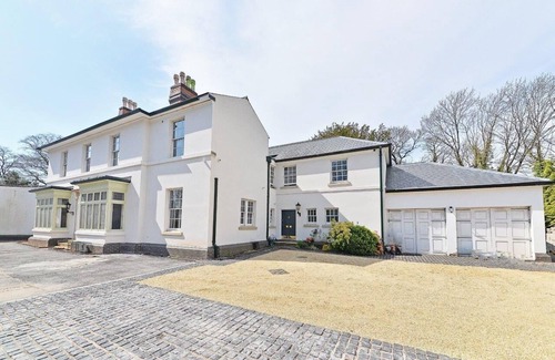 Edgbaston Apartment | Superb Studio Flat. 5 Minutes From City Centre.