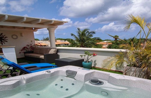 Mount Standfast Apartment | Superb Sugar Hill Apartment With Access To The Gym & Pool Plus The Beach Facilty