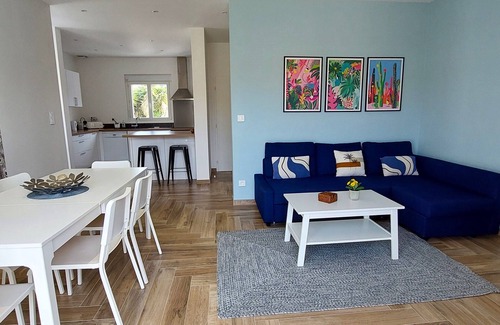 Sanary-sur-Mer Apartment | Superb T3 at the top of the villa, air conditioning and parking.