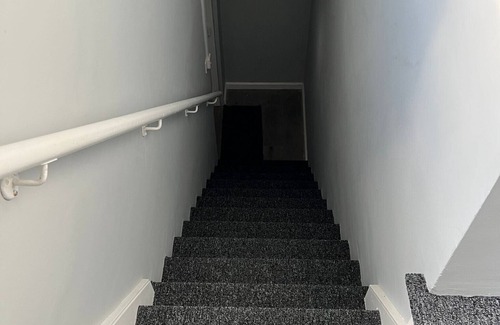 Ammanford Apartment | Superb Three Bed Garnant Flat!