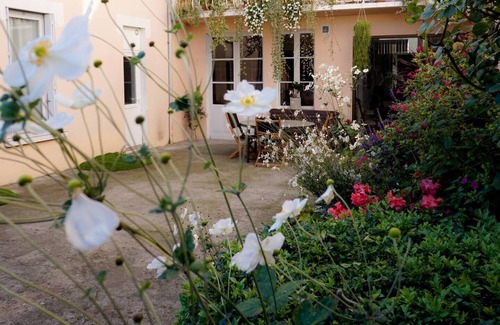 Lourdes House | Superb townhouse near the station for 5 to 10 people