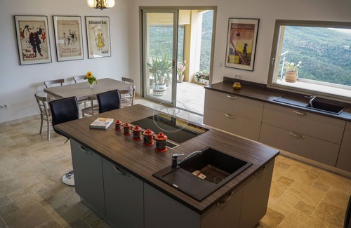 La Londe-les-Maures Villa | Superb Villa in Valcros for 9 persons with pool and sea view
