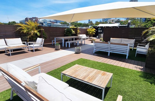 Rushcutters Bay Apartment | Superb Warehouse Conversion - 2 Bedrooms | 1.5 Bathrooms | Parking