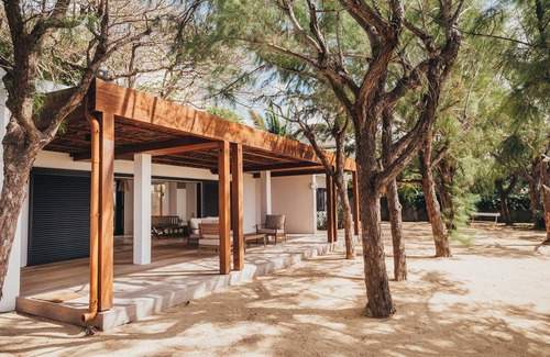 Pointe D'esny Villa | Superb waterfront villa - Unique!