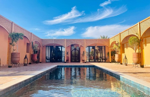 Tamazouzte Villa | Superb year-round heated pool villa with Atlas views, 4 suites of 50m2.