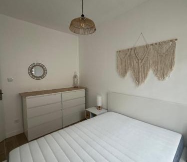 Saint-Mandrier-sur-Mer Apartment | Superbe appartement 4 personnes les pieds dans l'eau