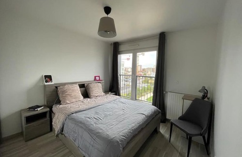 Bois-Colombes Apartment | Superbe appart avec vue panoramique sur La Défense