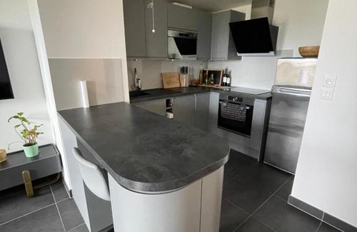 Bois-Colombes Apartment | Superbe appart avec vue panoramique sur La Défense