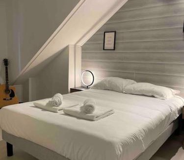 Juvisy-sur-Orge Apartment | Superbe Appart entier au pied de la Gare RER, à 15 min de Paris & Orly