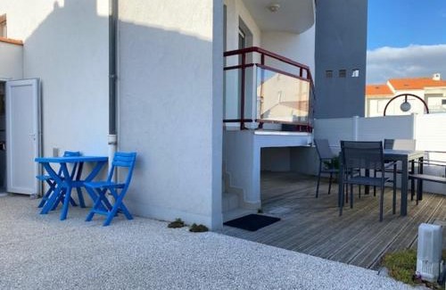 La Chaume Apartment | Superbe appartement à La Chaume, proche mer, avec balcon, terrasse, parking et coin nuit - FR-1-422-33